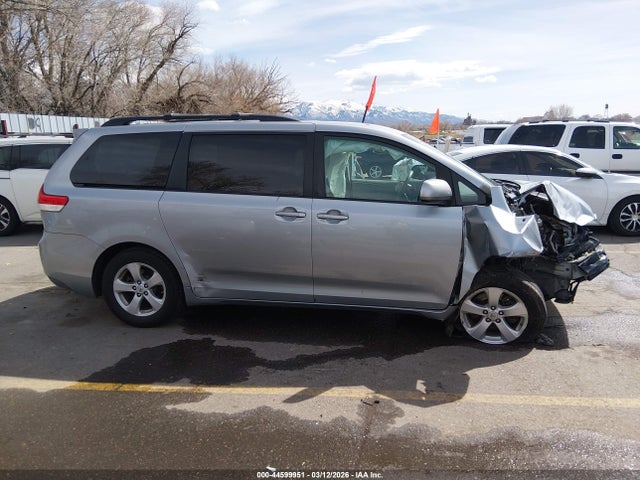 2011 Toyota Sienna Le V6 მანქანა იყიდება აუქციონზე, vin: 5TDKK3DC0BS046016, აუქციონის ნომერი: 44599951