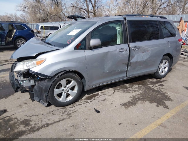 2011 Toyota Sienna Le V6 მანქანა იყიდება აუქციონზე, vin: 5TDKK3DC0BS046016, აუქციონის ნომერი: 44599951