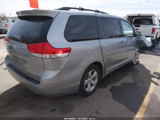 2011 Toyota Sienna Le V6 მანქანა იყიდება აუქციონზე, vin: 5TDKK3DC0BS046016, აუქციონის ნომერი: 44599951