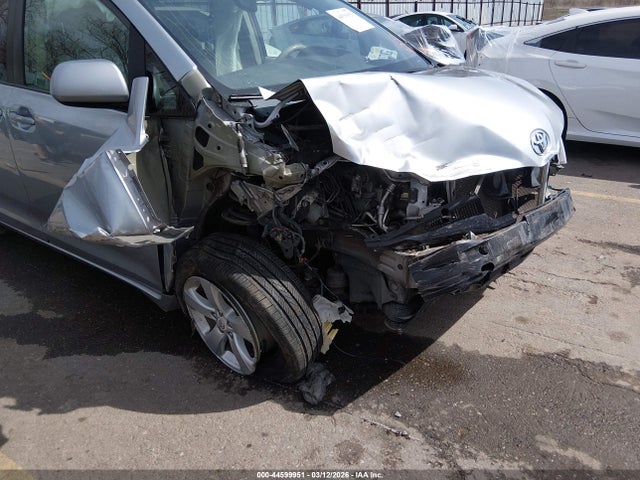 2011 Toyota Sienna Le V6 მანქანა იყიდება აუქციონზე, vin: 5TDKK3DC0BS046016, აუქციონის ნომერი: 44599951