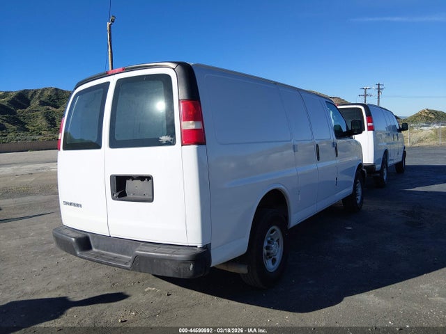 Chevrolet Express 2500 Work Van 2015 1GCWGFCF3F1242289 Image 4