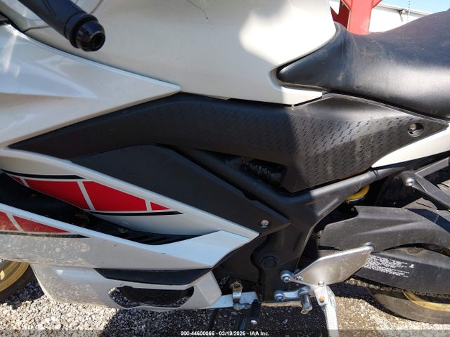 MH3RH18Y8NK009154 Yamaha Yzfr3 A
