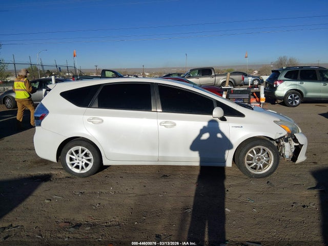 JTDZN3EUXE3322558 Toyota Prius V Three