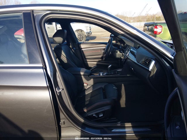 44600095 :رقم المزاد ، WBA8D9C52JEM34957 vin ، 2018 Bmw 330i Xdrive مزاد بيع