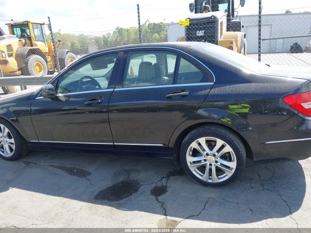 Продаж на аукціоні авто 2013 Mercedes-benz C 250 Luxury, vin: WDDGF4HB1DR245391, номер лоту: 44600153