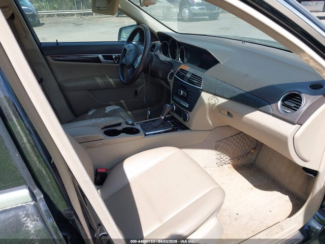 Продаж на аукціоні авто 2013 Mercedes-benz C 250 Luxury, vin: WDDGF4HB1DR245391, номер лоту: 44600153