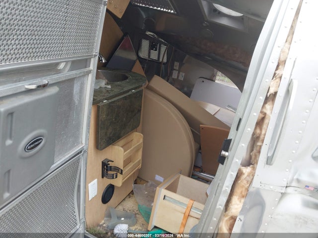 1STX9YJ2XFJ532346 Airstream Travel