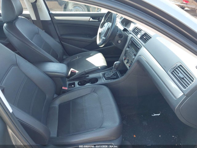 1VWAT7A3XEC070959 Volkswagen Passat 1.8t Wolfsburg Edition