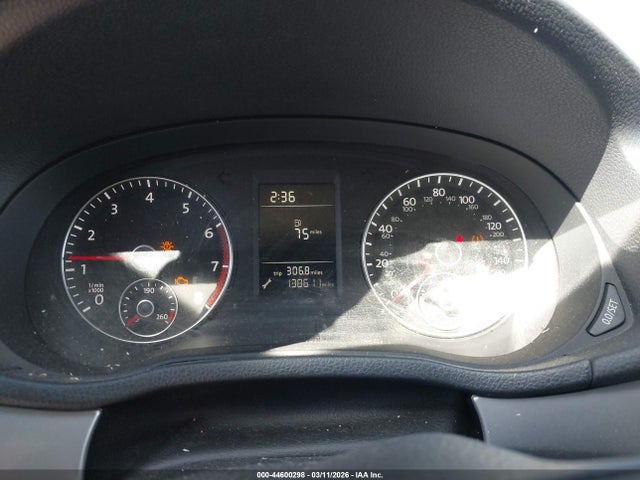 1VWAT7A3XEC070959 Volkswagen Passat 1.8t Wolfsburg Edition