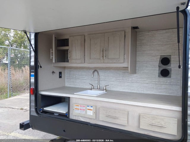 44600303 :رقم المزاد ، 5ZT2CAXB7PX027595 vin ، 2023 Coachmen Catalina مزاد بيع