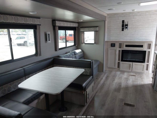 44600303 :رقم المزاد ، 5ZT2CAXB7PX027595 vin ، 2023 Coachmen Catalina مزاد بيع