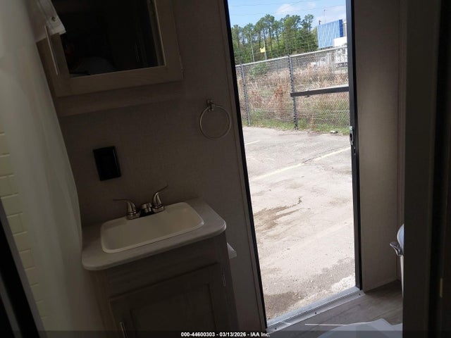 44600303 :رقم المزاد ، 5ZT2CAXB7PX027595 vin ، 2023 Coachmen Catalina مزاد بيع