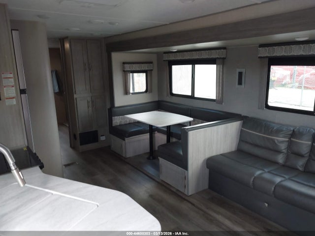 44600303 :رقم المزاد ، 5ZT2CAXB7PX027595 vin ، 2023 Coachmen Catalina مزاد بيع