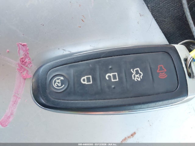 1FMCU0J97JUA42606 Ford Escape Titanium