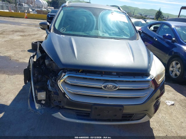 1FMCU0J97JUA42606 Ford Escape Titanium