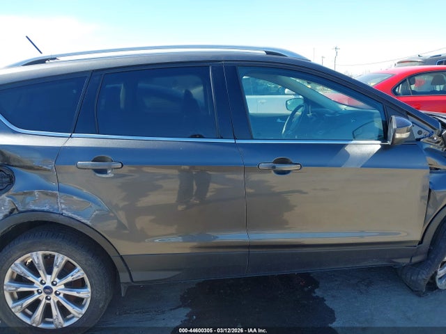 1FMCU0J97JUA42606 Ford Escape Titanium
