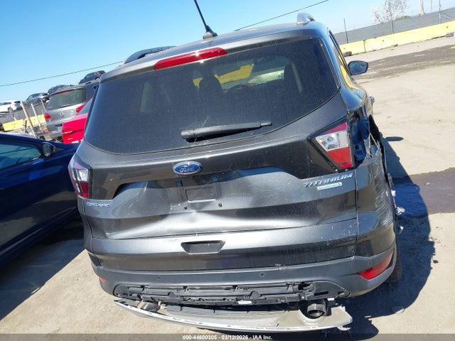 1FMCU0J97JUA42606 Ford Escape Titanium
