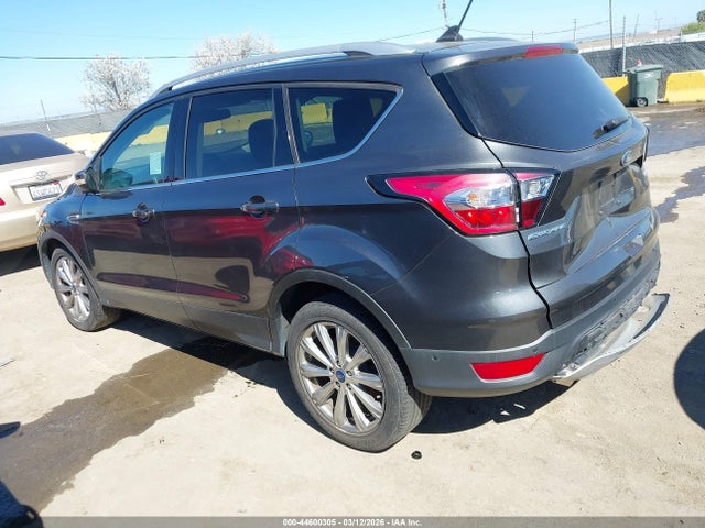 1FMCU0J97JUA42606 Ford Escape Titanium