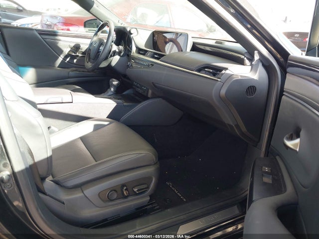 58AD21B19LU011717 Lexus ES 300H