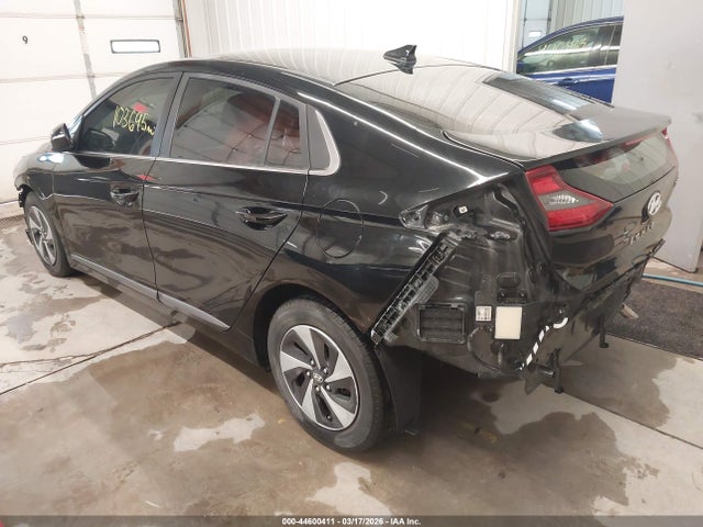 2017 HYUNDAI IONIQ HYBRID KMHC75LC6HU057265 Photo 2