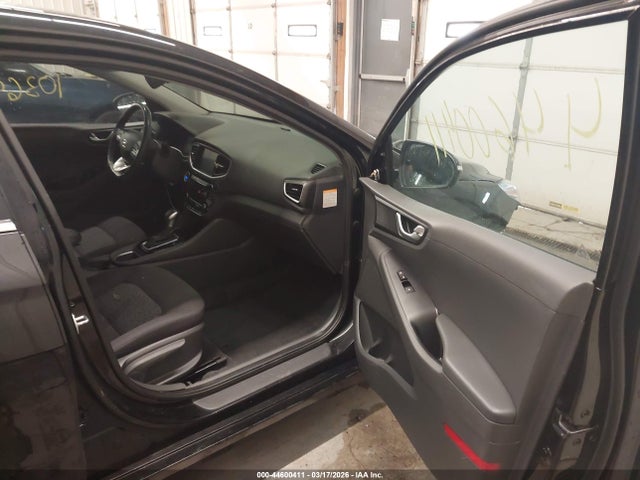 2017 HYUNDAI IONIQ HYBRID KMHC75LC6HU057265 Photo 4