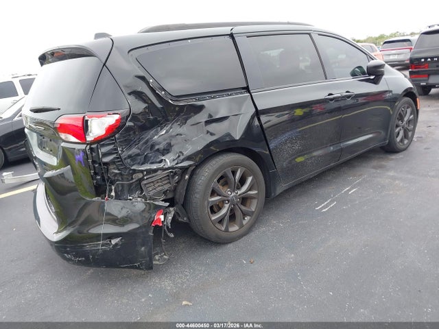 2018 CHRYSLER PACIFICA 2C4RC1EG5JR338592 Photo 3