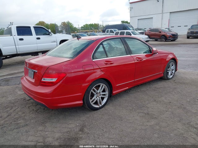 2014 MERCEDES-BENZ C 250 WDDGF4HB2EA932699 Photo 3