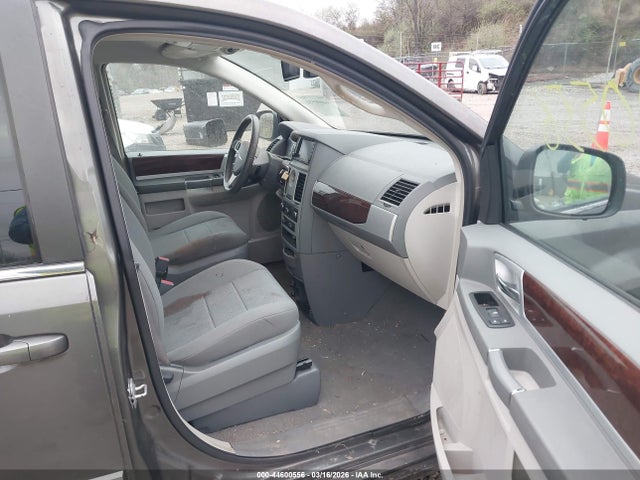 2010 Chrysler Town & Country Touring მანქანა იყიდება აუქციონზე, vin: 2A4RR5D10AR415446, აუქციონის ნომერი: 44600556