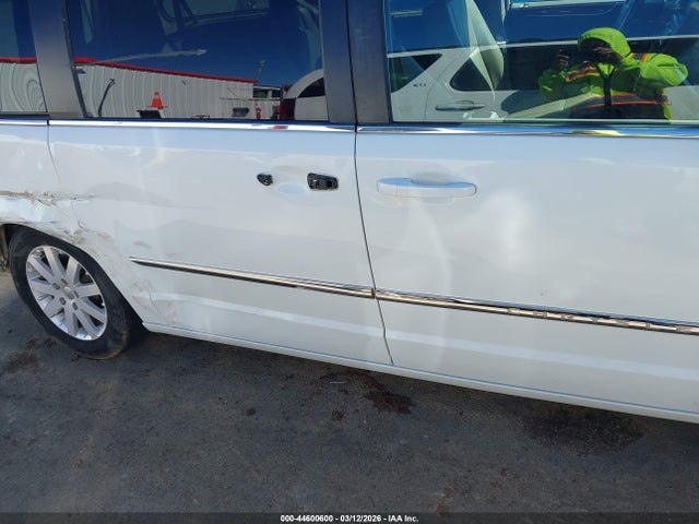 2016 Chrysler Town & Country Touring მანქანა იყიდება აუქციონზე, vin: 2C4RC1BG1GR287881, აუქციონის ნომერი: 44600600