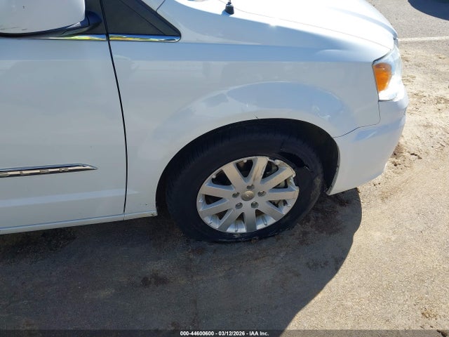 2016 Chrysler Town & Country Touring მანქანა იყიდება აუქციონზე, vin: 2C4RC1BG1GR287881, აუქციონის ნომერი: 44600600