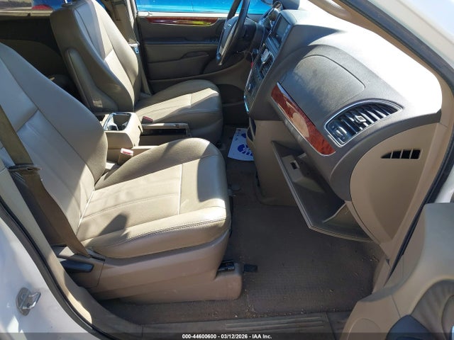 2016 Chrysler Town & Country Touring მანქანა იყიდება აუქციონზე, vin: 2C4RC1BG1GR287881, აუქციონის ნომერი: 44600600