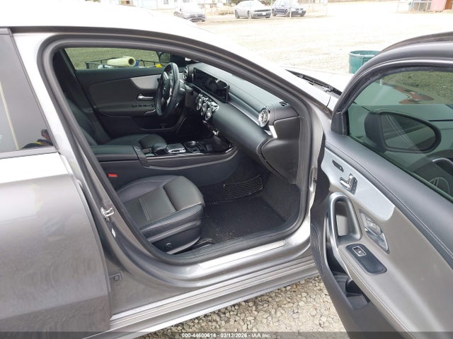 2019 MERCEDES-BENZ A 220 WDD3G4EB5KW001998 Photo 4