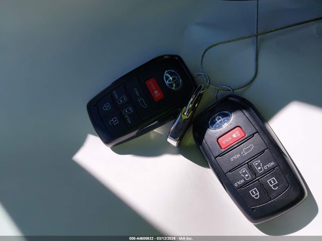Auction sale of the 2025 Toyota Sienna Xle, vin: 5TDYRKEC9SS255236, lot number: 44600632