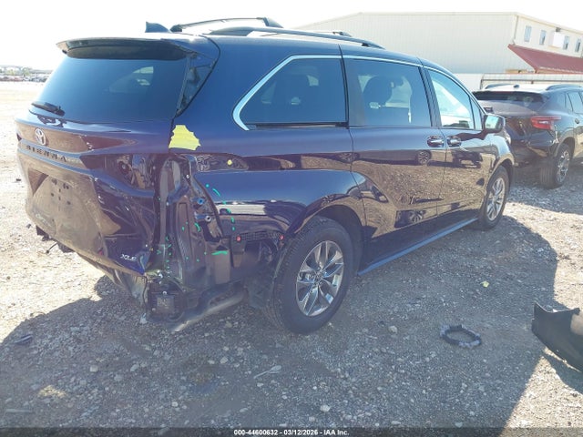Auction sale of the 2025 Toyota Sienna Xle, vin: 5TDYRKEC9SS255236, lot number: 44600632