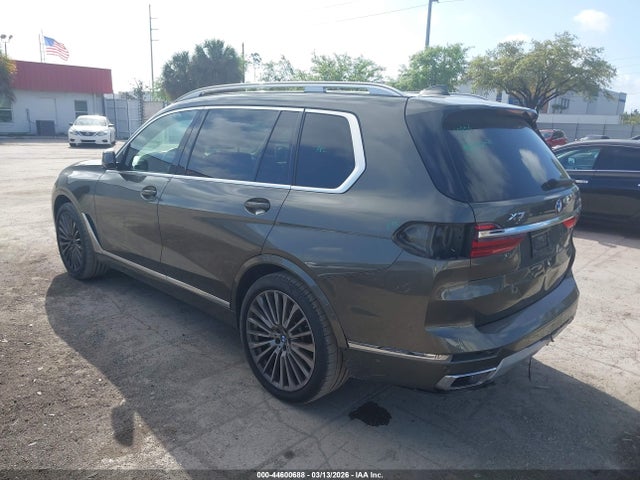 2021 BMW X7 5UXCW2C08M9D77567 Photo 2
