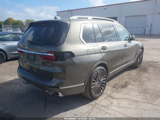 2021 BMW X7 5UXCW2C08M9D77567 Photo 3