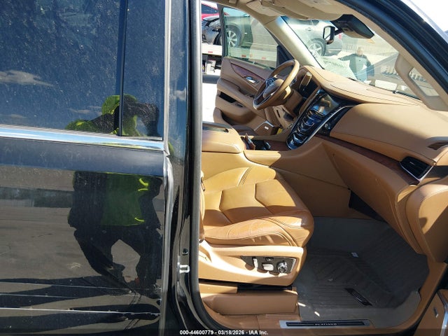 2015 Cadillac Escalade Platinum მანქანა იყიდება აუქციონზე, vin: 1GYS4PKJ3FR604328, აუქციონის ნომერი: 44600779