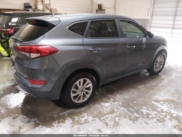 KM8J23A48JU673626 Hyundai TUCSON SE