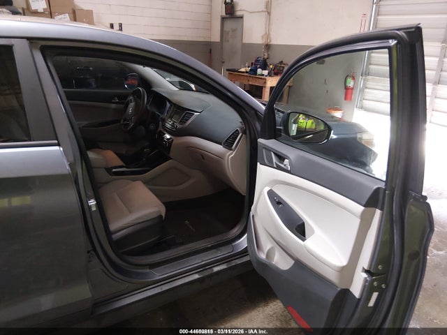 KM8J23A48JU673626 Hyundai TUCSON SE
