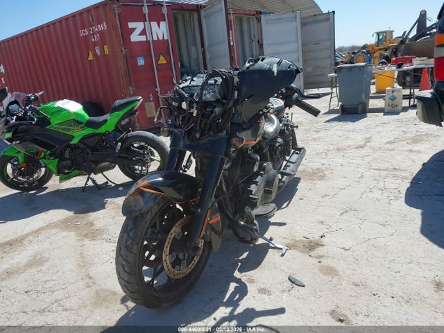 1HD1KRP13NB673215 Harley-Davidson FLHXS