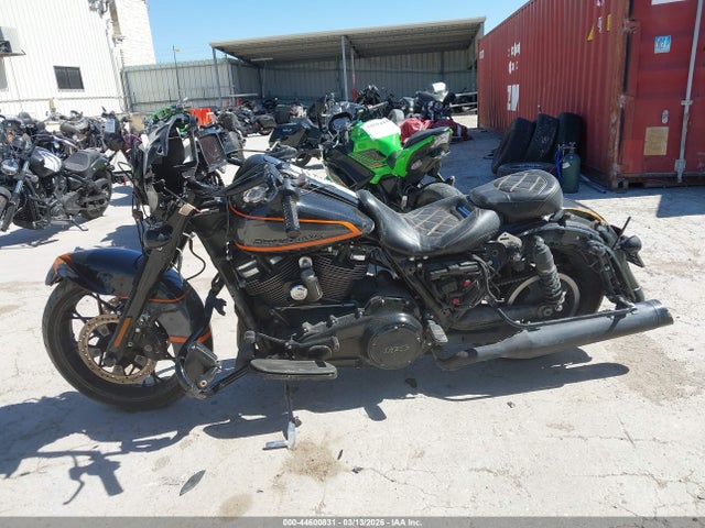 1HD1KRP13NB673215 Harley-Davidson FLHXS