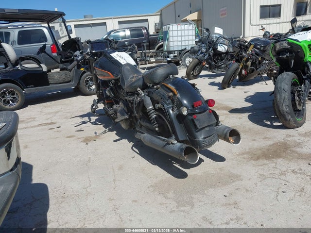 1HD1KRP13NB673215 Harley-Davidson FLHXS