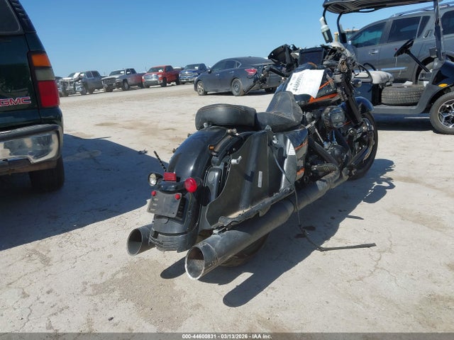 1HD1KRP13NB673215 Harley-Davidson FLHXS