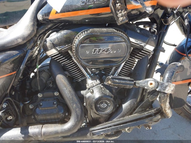 1HD1KRP13NB673215 Harley-Davidson FLHXS