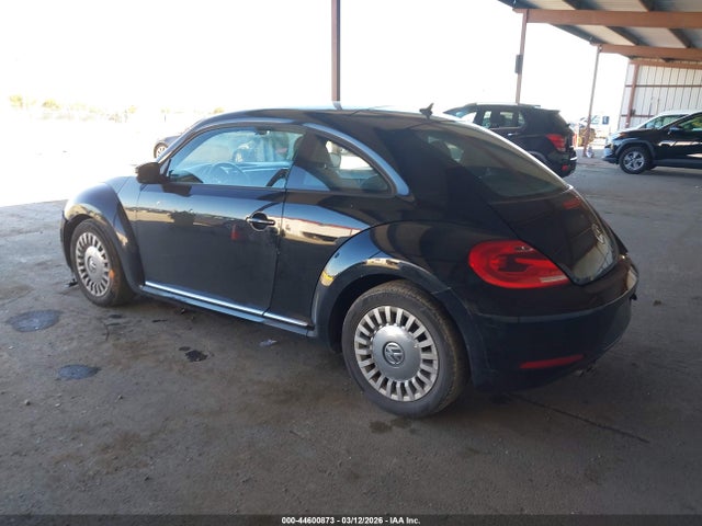 2013 VOLKSWAGEN BEETLE 3VWJX7AT8DM688766 Photo 2