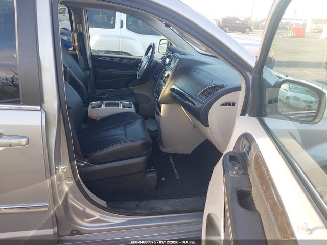 44600975 :رقم المزاد ، 2C4RC1BG4FR730636 vin ، 2015 Chrysler Town & Country Touring مزاد بيع