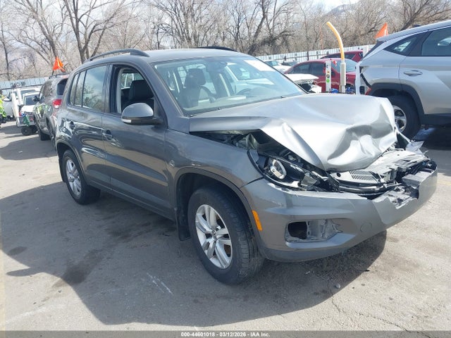 2016 VOLKSWAGEN TIGUAN WVGAV7AX6GW558612