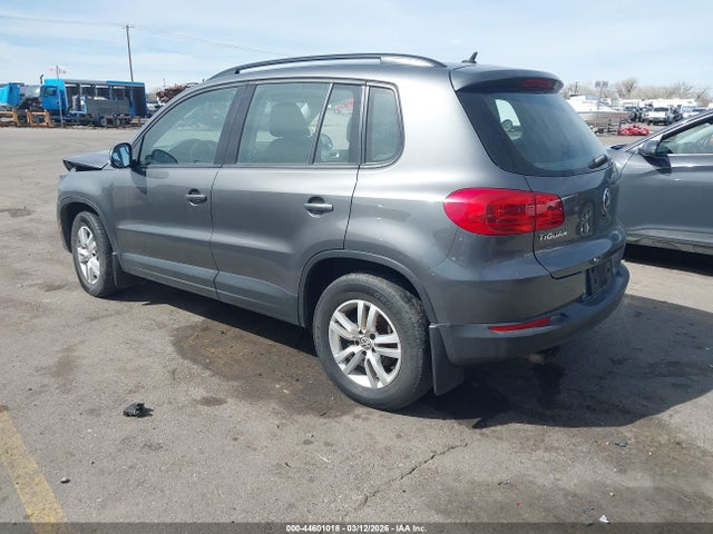 2016 VOLKSWAGEN TIGUAN WVGAV7AX6GW558612 Photo 2