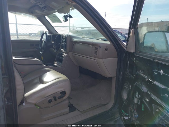 44601103 :رقم المزاد ، 1GNEC13Z44R120745 vin ، 2004 Chevrolet Tahoe Lt مزاد بيع