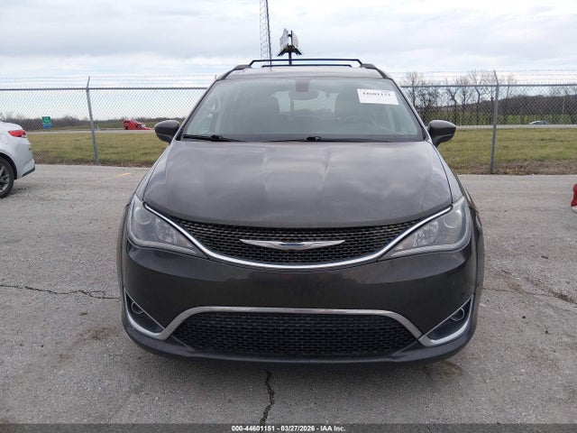 44601151 :رقم المزاد ، 2C4RC1BGXHR642144 vin ، 2017 Chrysler Pacifica Touring-l مزاد بيع